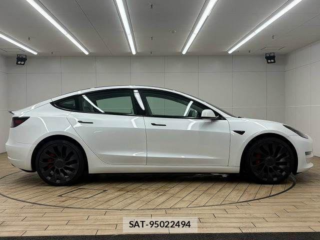 Tesla MODEL 3 2021-06 8872266-17