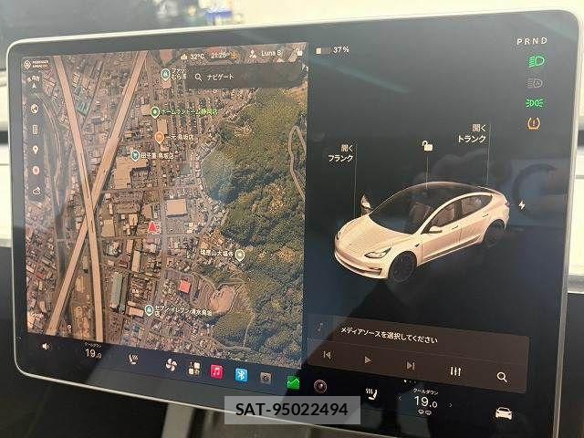 Tesla MODEL 3 2021-06 8872266-2