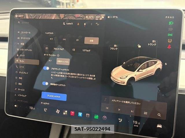 Tesla MODEL 3 2021-06 8872266-7