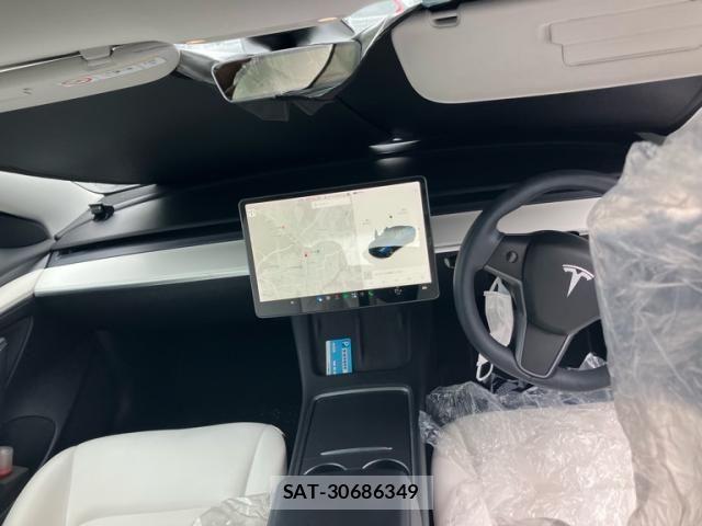 Tesla MODEL 3 2021-12 8882619-13