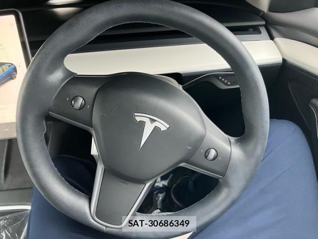 Tesla MODEL 3 2021-12 8882619-14