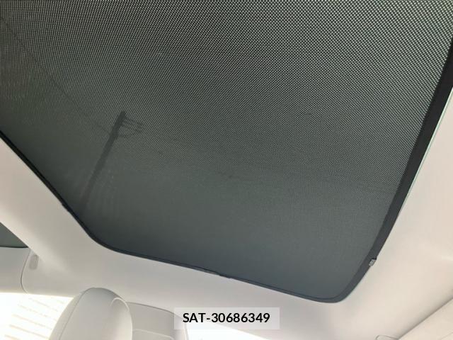 Tesla MODEL 3 2021-12 8882619-16