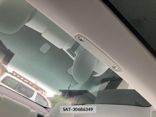 Tesla MODEL 3 2021-12 8882619-17