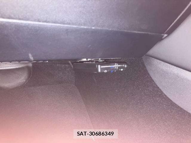 Tesla MODEL 3 2021-12 8882619-18