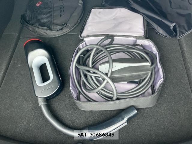 Tesla MODEL 3 2021-12 8882619-23