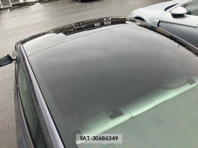 Tesla MODEL 3 2021-12 8882619-4