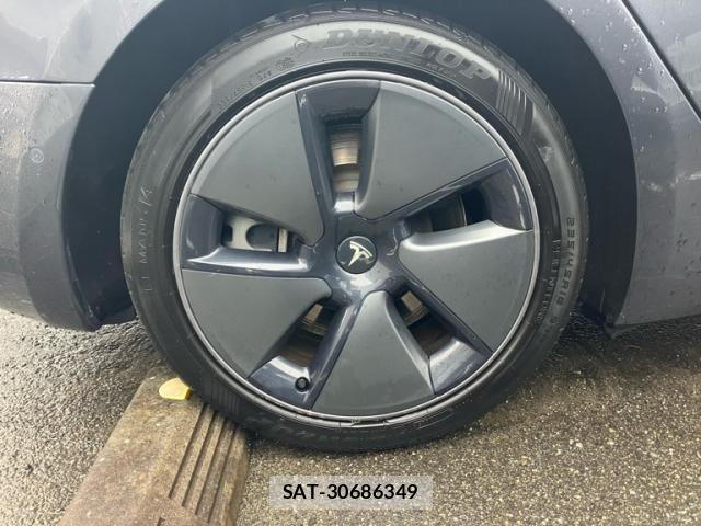 Tesla MODEL 3 2021-12 8882619-6