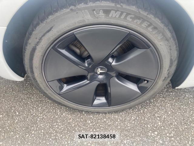 Tesla MODEL 3 2021-11 8882620-9