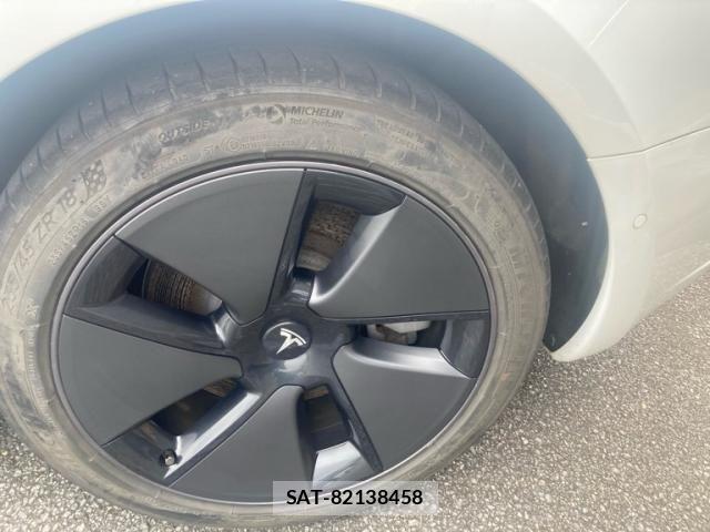 Tesla MODEL 3 2021-11 8882620-10