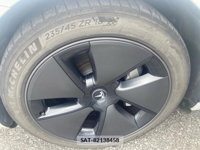 Tesla MODEL 3 2021-11 8882620-11