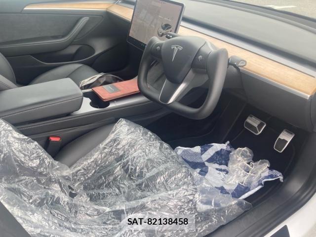 Tesla MODEL 3 2021-11 8882620-12