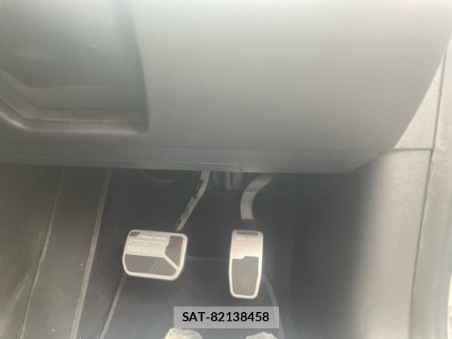 Tesla MODEL 3 2021-11 8882620-14