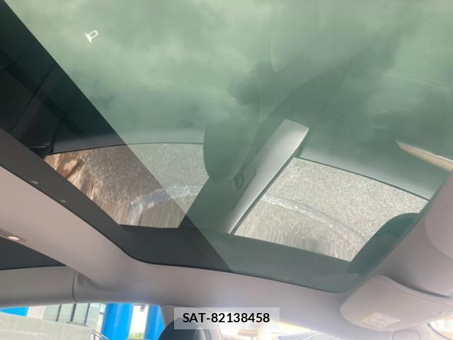 Tesla MODEL 3 2021-11 8882620-17