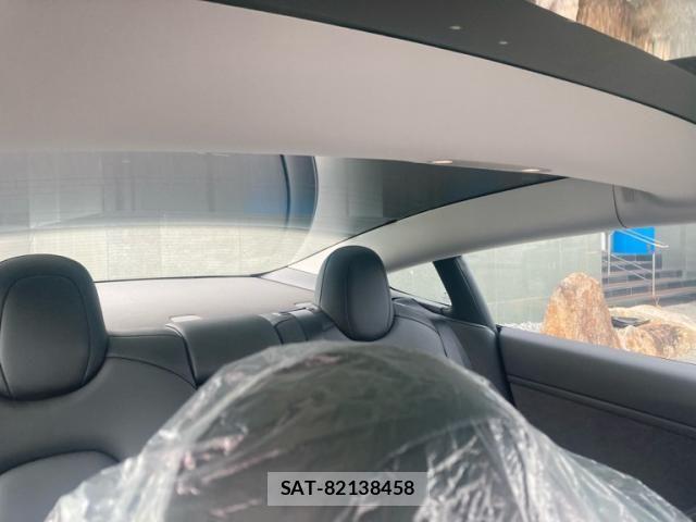 Tesla MODEL 3 2021-11 8882620-18