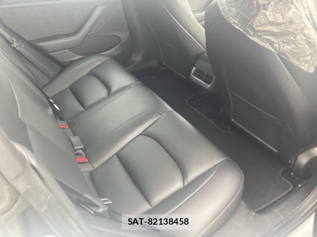 Tesla MODEL 3 2021-11 8882620-19