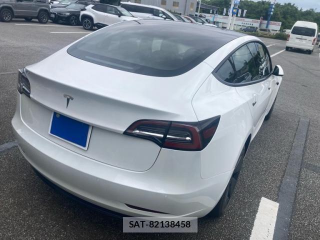 Tesla MODEL 3 2021-11 8882620-4