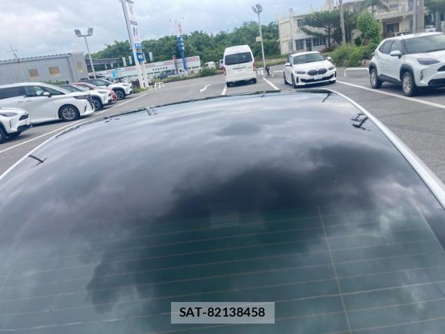 Tesla MODEL 3 2021-11 8882620-6