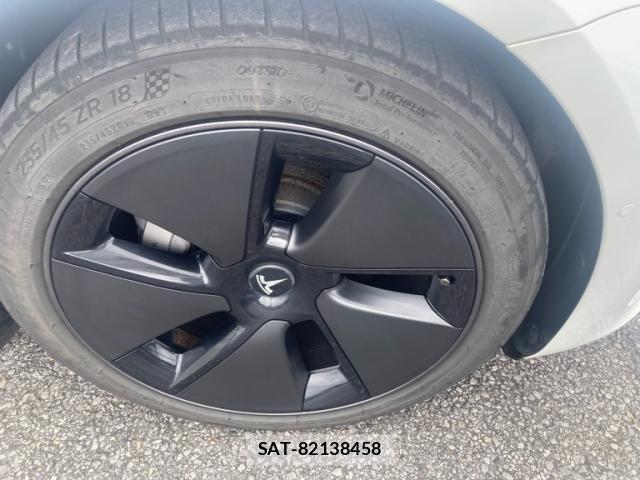 Tesla MODEL 3 2021-11 8882620-8