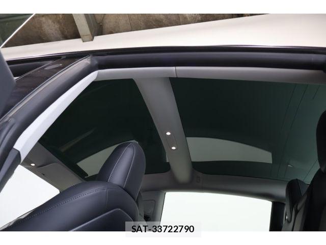 Tesla MODEL 3 2021-08 8882618-18