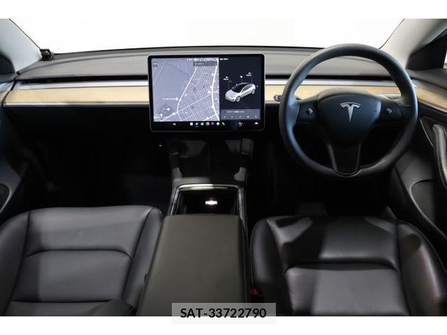Tesla MODEL 3 2021-08 8882618-19