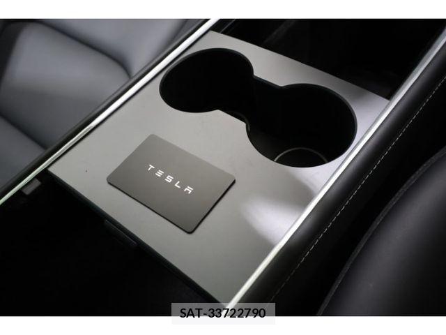Tesla MODEL 3 2021-08 8882618-22