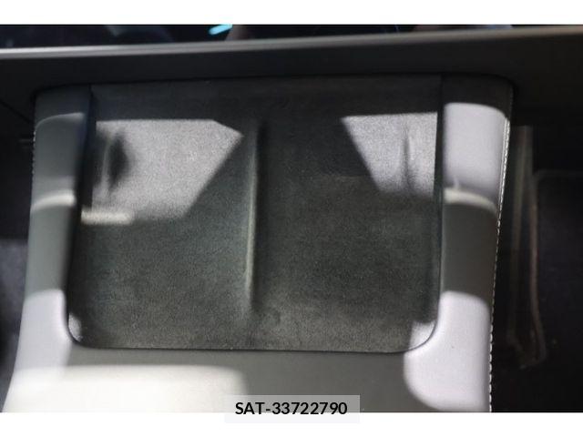 Tesla MODEL 3 2021-08 8882618-23
