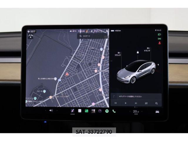Tesla MODEL 3 2021-08 8882618-24