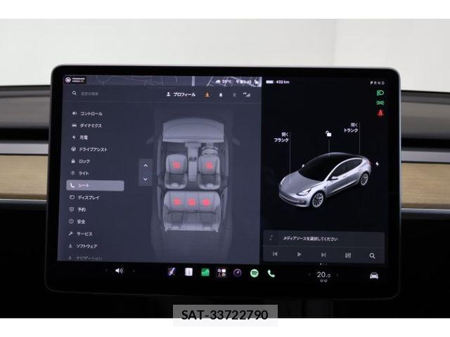 Tesla MODEL 3 2021-08 8882618-27