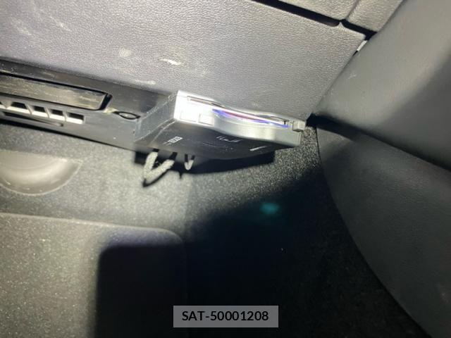 Tesla MODEL 3 2022-03 8882617-12