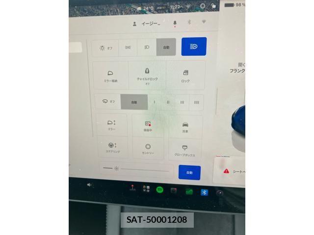 Tesla MODEL 3 2022-03 8882617-17
