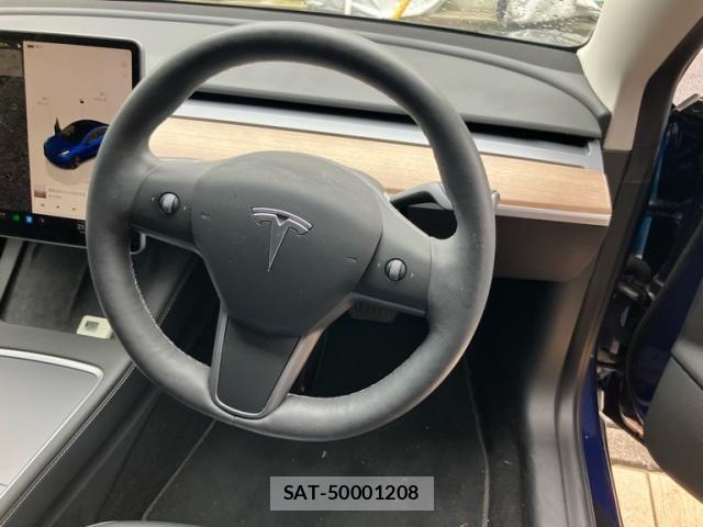 Tesla MODEL 3 2022-03 8882617-19