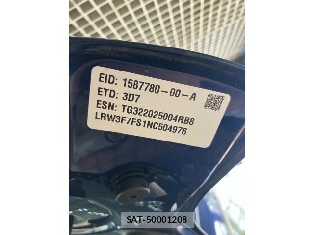 Tesla MODEL 3 2022-03 8882617-25