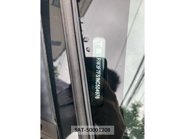 Tesla MODEL 3 2022-03 8882617-26
