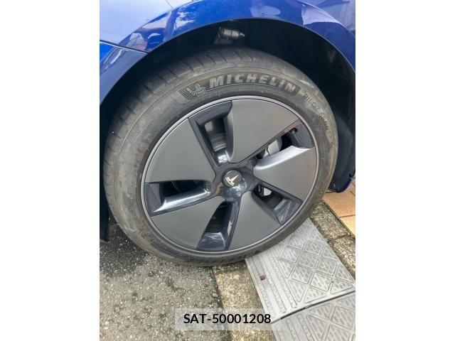 Tesla MODEL 3 2022-03 8882617-6