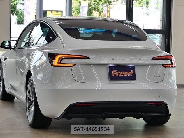Tesla MODEL 3 2023-12 8884487-9