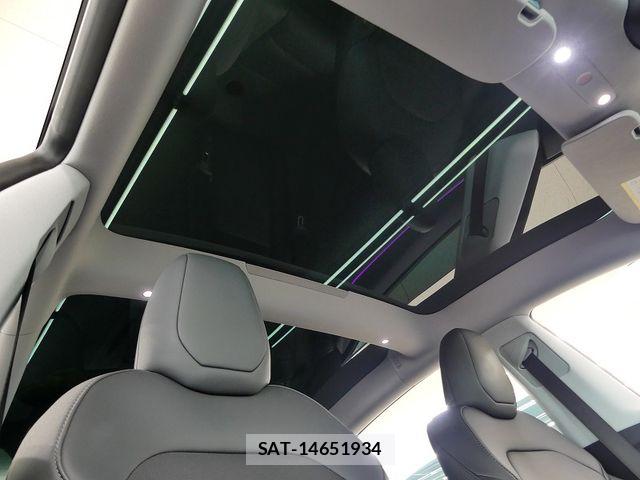 Tesla MODEL 3 2023-12 8884487-11
