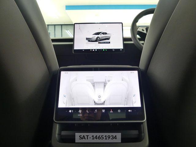 Tesla MODEL 3 2023-12 8884487-3