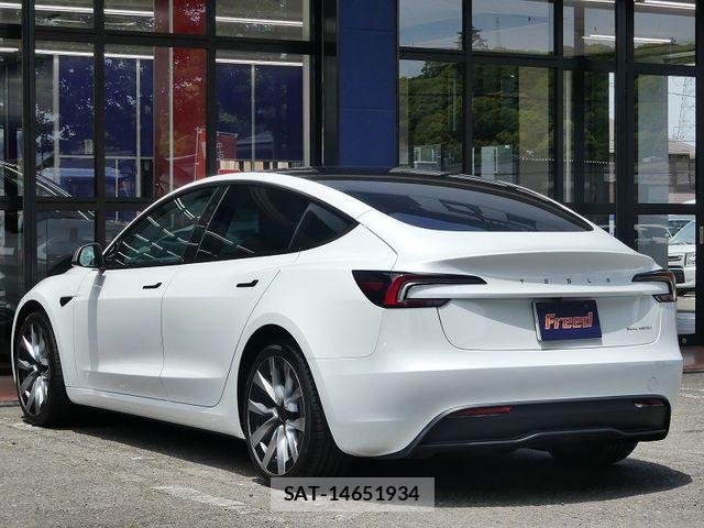 Tesla MODEL 3 2023-12 8884487-5