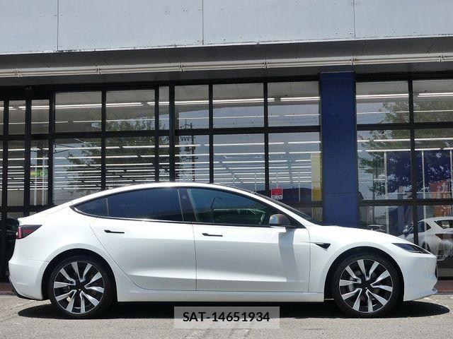 Tesla MODEL 3 2023-12 8884487-6