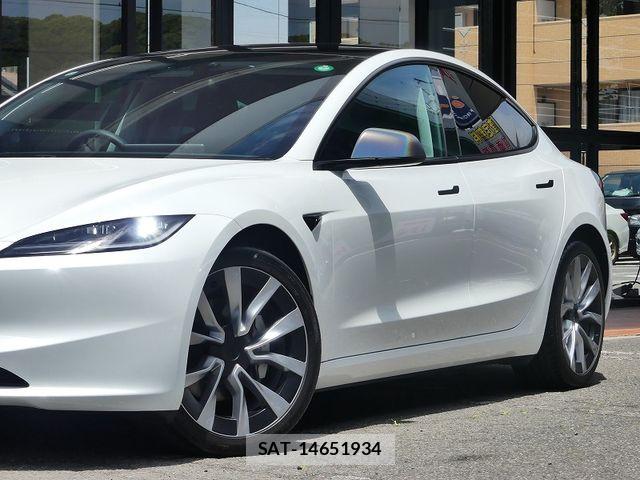 Tesla MODEL 3 2023-12 8884487-7
