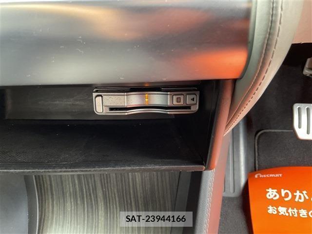 Tesla MODEL S 2014-12 1103510-25