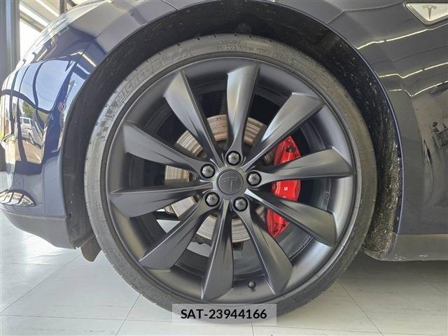 Tesla MODEL S 2014-12 1103510-26