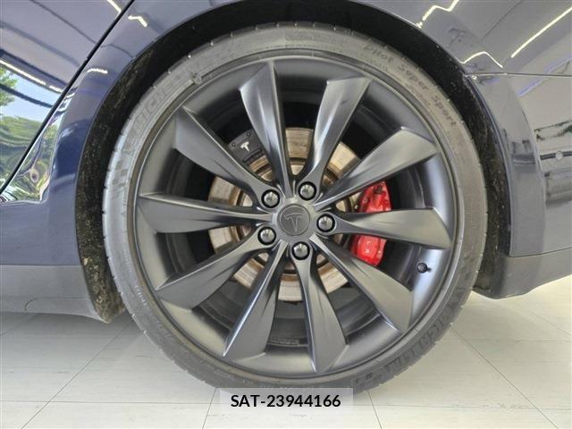 Tesla MODEL S 2014-12 1103510-28