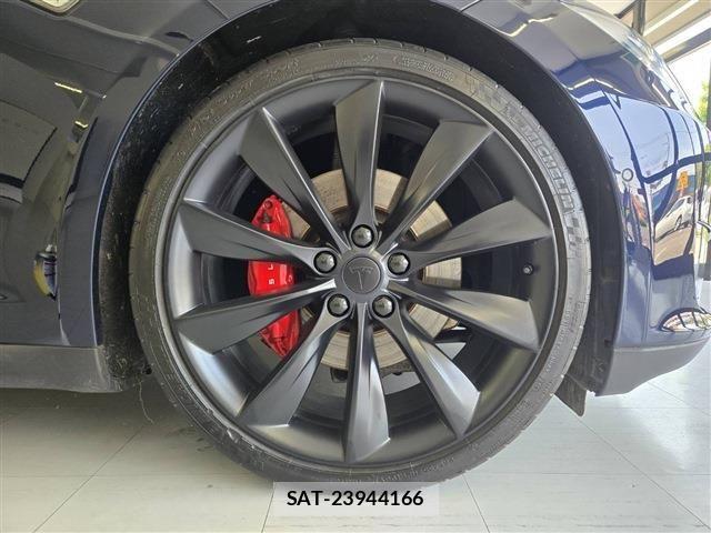 Tesla MODEL S 2014-12 1103510-29