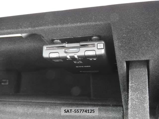 Tesla MODEL S 2023-10 8038759-9