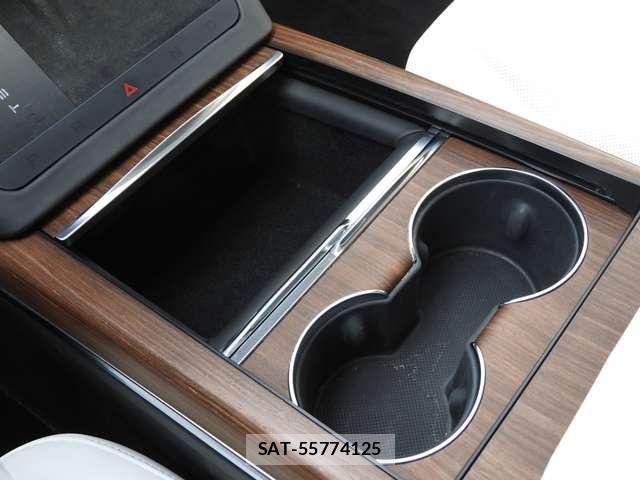 Tesla MODEL S 2023-10 8038759-7