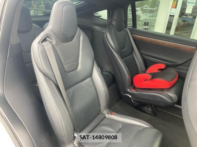 Tesla MODEL X 2017-12 6504177-9