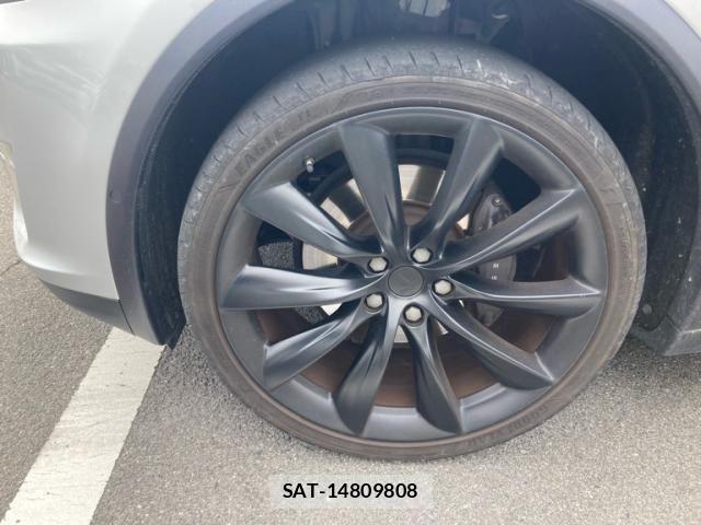 Tesla MODEL X 2017-12 6504177-4