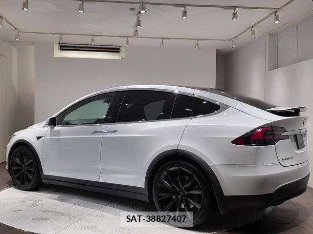 Tesla MODEL X 2018-11 8527788-9