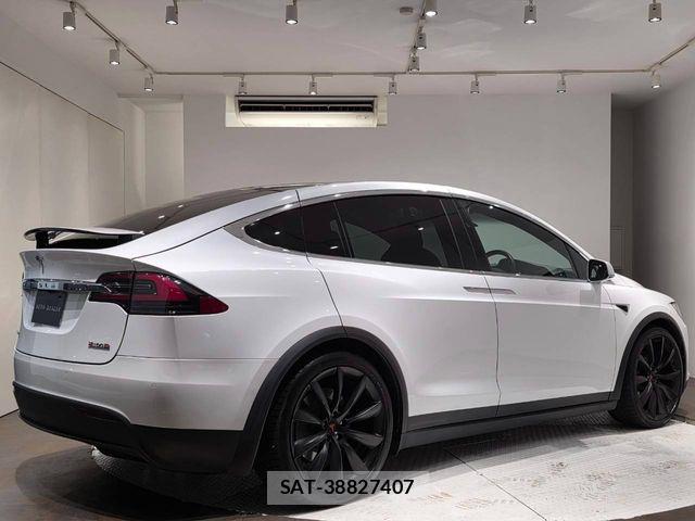 Tesla MODEL X 2018-11 8527788-16